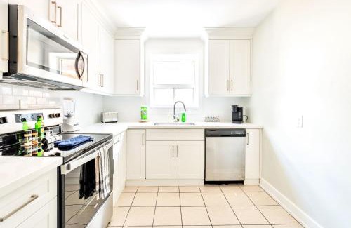 Hamilton Apartment | 1BR Modern Apt in Corktown Hamilton