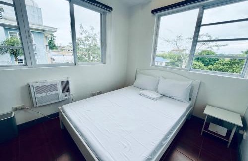 Tagaytay Apartment | 1BR Tagaytay Condo Staycation near Sky Ranch