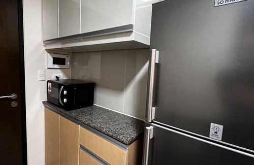 South Cembo Apartment | 1BR Uptown BGC condo across Uptown Mall. near St Lukes Hospital
