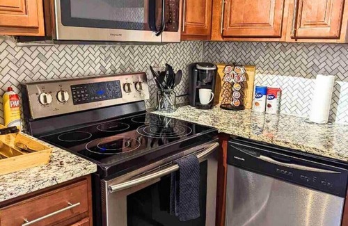 Central West End Apartment | 1BR W&D Near BJ Hospital, Forest Park, Zoo