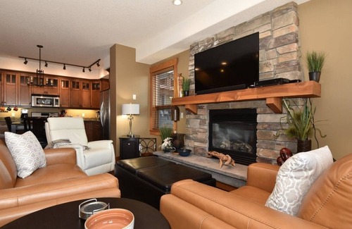 Blind Bay House | 1st. CLASS Waterfront RESORT: Pool/Hot Tub/Clubhouse/Boat Moorage/Patios