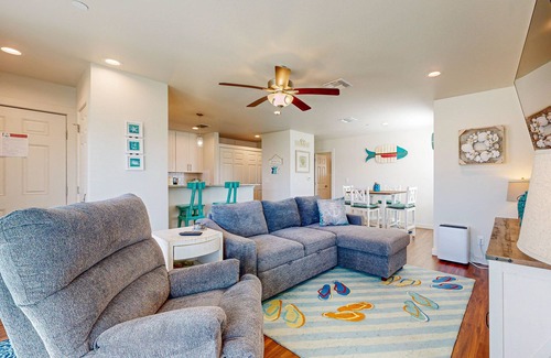Port Aransas Condo | 1st Floor. Near Marina, Shared Pool and Hot Tub, Pet Friendly, Golf Cart Included