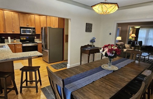Grand Forks House | 1UP! Spacious 3Bd 2Ba Historic Home, 3min/UND