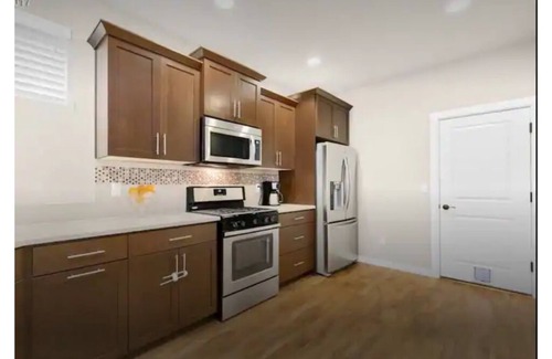 Pleasant Valley House | 2,100 SqFt Contemporary Home W/Jacuzzi & Fire Pit