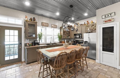 Enchanted Oaks House | 2.5 houses on one property- UNLIKE ANY OTHER! 3 acres very private