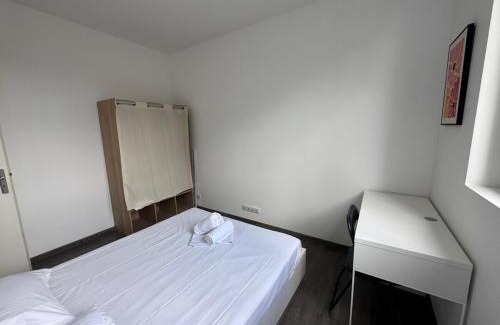 Aubiere Apartment | 2 appartements réunis 6 chambres parking 16 pers