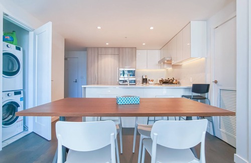 Richmond Condo | 2 BDR Fancy New Condo with AC near Richmond Night Market