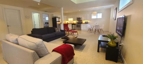 Richmond Hill House | 2 bdrm, kitchen, laundry, weekly - monthly
