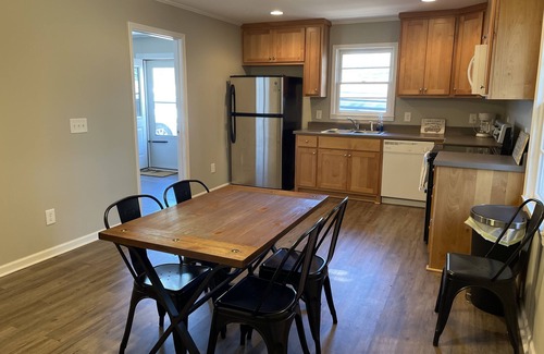 Nicholson Cottage | 2 Bed 1 Bath Cottage, Full Kitchen, 20 min to Athens or Commerce