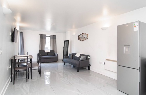Everton Apartment | 2 bed 2 bath city centre sleep 7