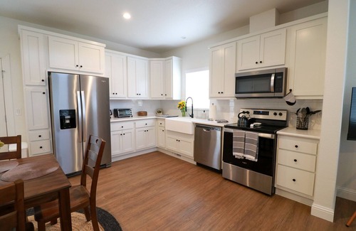 Eastside House | 2 Bed 2 Bath Gated House With Outdoor Space