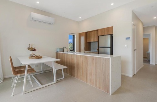 Miami Apartment | 2 Bed, 2 Bath Ocean View Apt! Parking, 250m to Beach