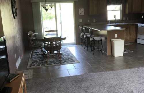 Lake City House | 2 bed 2 bath pet friendly house in family neighborhood