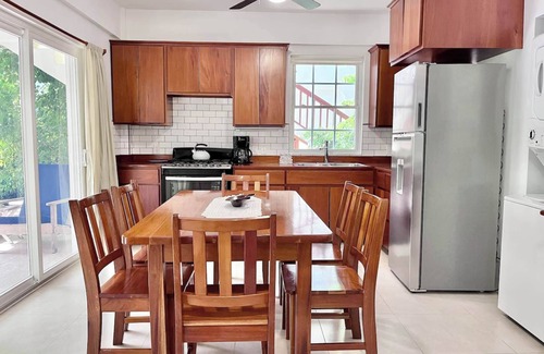 Caye Caulker Apartment | 2 bed/2 bath Velento#9 private dock/pool/beach/free paddleboards