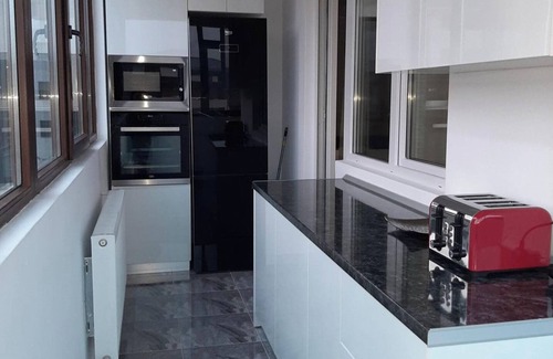 Chiajna Apartment | 2 Bed-AirCon-Free Parking-City Centre