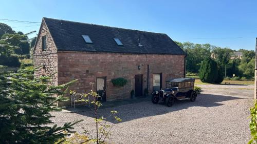 Cauldon Low House | 2 Bed Barn Alton Towers Chatsworth Polars Peaks