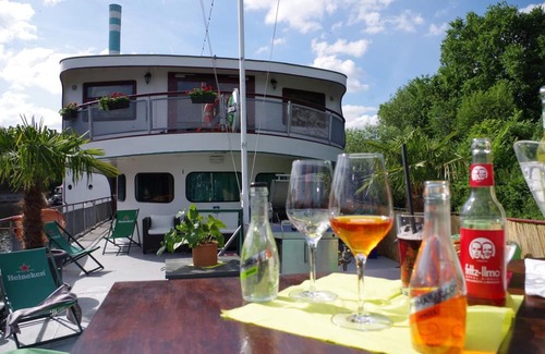 Leipziger Vorstadt Apartment | 2-bed cabin on a residential vessel