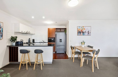 Brisbane Central Business District Apartment | 2-Bed City Abode with Swimming Pool, Gym & Views