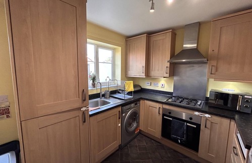 Langley Marish House | 2 Bed End Terrace M4 M25 Heathrow Windsor & London