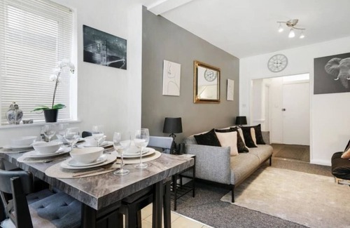 Lambeth Apartment | 2 Bed Garden Flat Sleeps 6 Close to Brixton