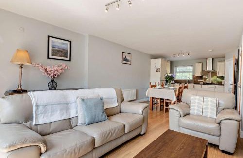 Cosheston House | 2 Bed in Cosheston 60704