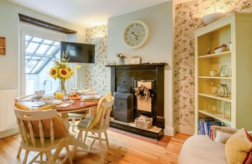 Milford Haven House | 2 Bed in Milford Haven 88529