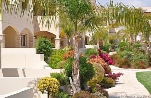 Mandria Apartment | 2 Bed Luxury Apartment Overlooking The Lush Gardens And Pools. With Spa And Gym For Guests