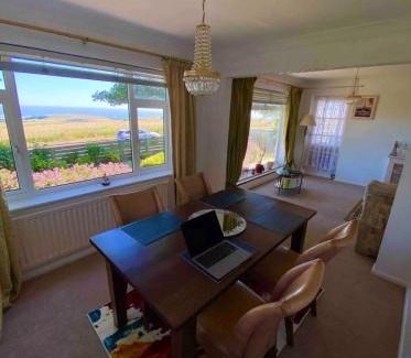 Woodingdean House | 2 Bed Retreat with amazing see view