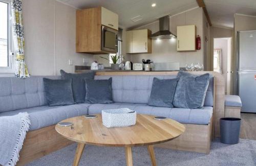 Morecambe House | 2 Bed - Sleeps 6 - 15min Walk to Beach