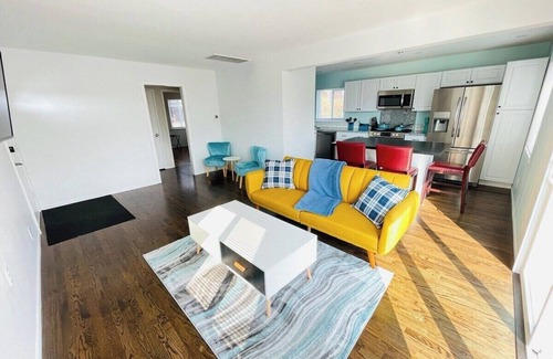 West University House | 2-Bedroom/1-Bath/Pet OK/Sleeps 8