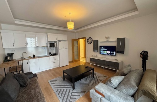 Esenyurt Apartment | 2 Bedroom 1 Living roombig apartment with AC, WiFi,Free Parking