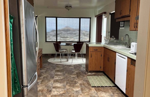Noe Valley Apartment | 2-bedroom, 2-bathroom, 2- car garage, panoramic view of San Francisco Bay