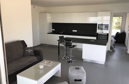 Solenzara Apartment | 2-BEDROOM, 2-BATHROOM LUXURY APARTMENT WITH SEA AND HARBOR VIEW AND INFINITY POOL