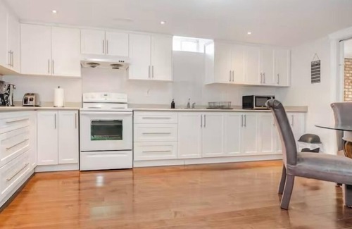 Rathwood Apartment | 2 Bedroom, 2 free parking, 5 min to Mississauga center, 20min Toronto center