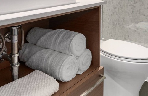 Chinatown Apartment | 2 Bedroom + 2 Full Bathroom trendy Apartment