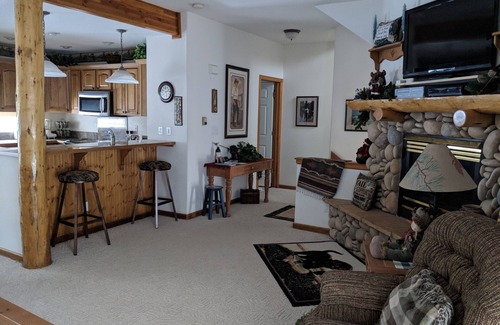 Dillon House | 2-bedroom 3bath 2car garage vacation home. Minutes from six major ski resorts n