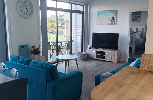 Kiama Downs Apartment | 2 bedroom absolute Beachfront Apartment with your own large backyard and BBQ