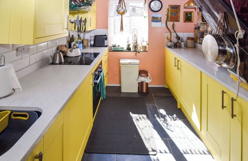 Barrow-in-Furness Cottage | 2 bedroom accommodation in Walney, near Barrow-in- Furness