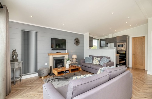 Shepton Mallet Ski Chalet | 2 bedroom accommodation in Midsomer House, East Compton