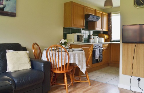 East Huntspill Cottage | 2 bedroom accommodation in East Huntspill, near Highbridge
