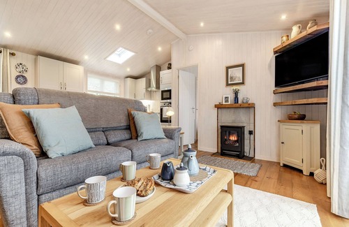 Hundall Cottage | 2 bedroom accommodation in Mercia Marina, near Derby