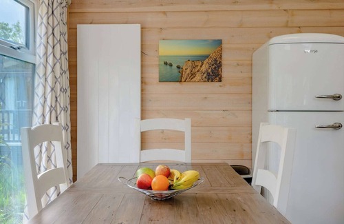 Ryde Ski Chalet | 2 bedroom accommodation in Wootton Bridge, Nr Cowes