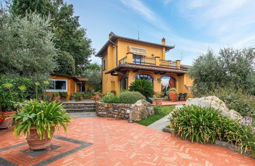 Comeana House | 2 bedroom accommodation in Comeana