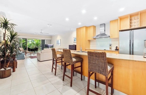 Clifton Beach Apartment | 2 Bedroom Apartment in Clifton Beach