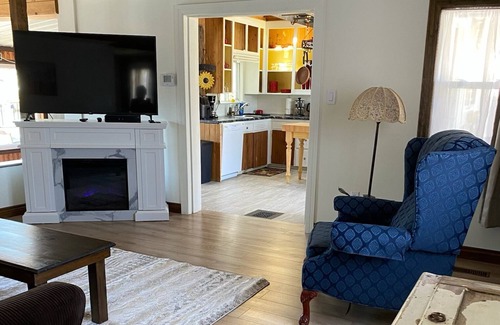 Bridgewater Apartment | 2-bedroom apartment in charming Bridgewater with WiFi, AC. Enjoy your stay