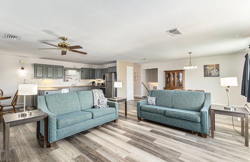 Ludington Condo | 2-bedroom Apartment-2 Balconies-Personal Patio-Porch-Lake Michigan View-Sleeps 8