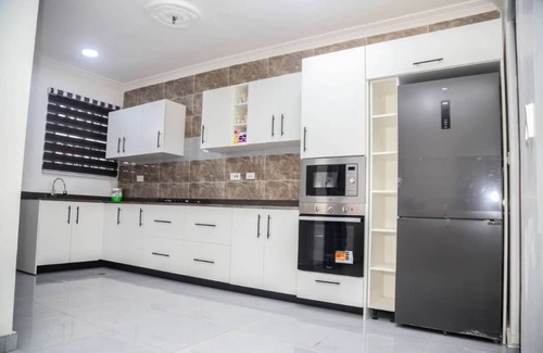 Osu Klottey Apartment | 2-bedroom Apartment in Accra with AC, WiFi, fitness room.