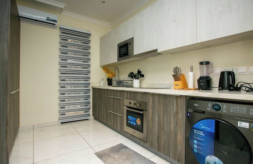 Labadi Apartment | 2-bedroom apartment in amazing Accra with WiFi, fitness room, AC