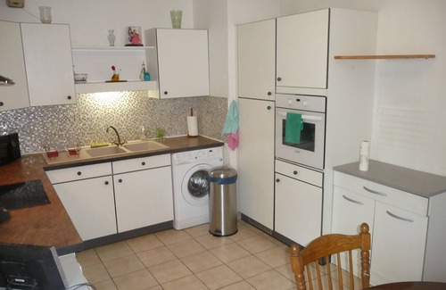Feuillat Desgenettes Apartment | 2 Bedroom Apartment in Lyon