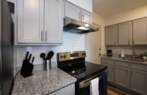 Midtown Apartment | 2-bedroom apartment in Midtown Memphis with AC, fitness room